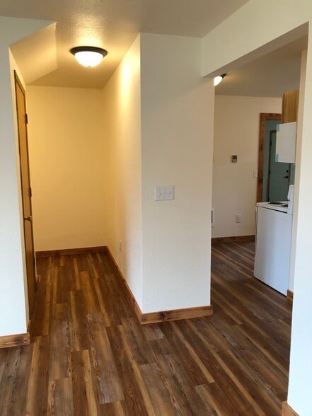 Building Photo - 605 Princeton Ave N