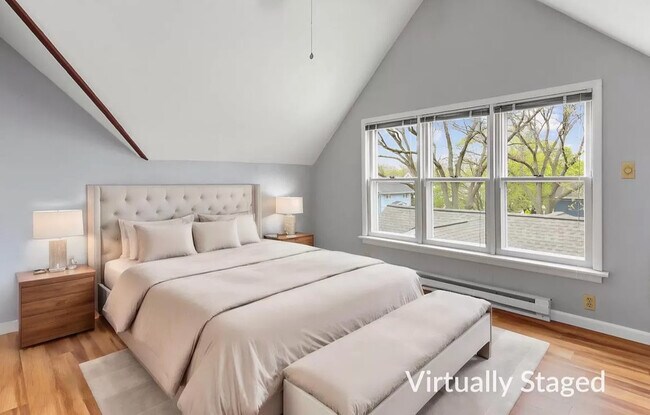 3rd floor room. AI furnished. - 707 S Dickinson St
