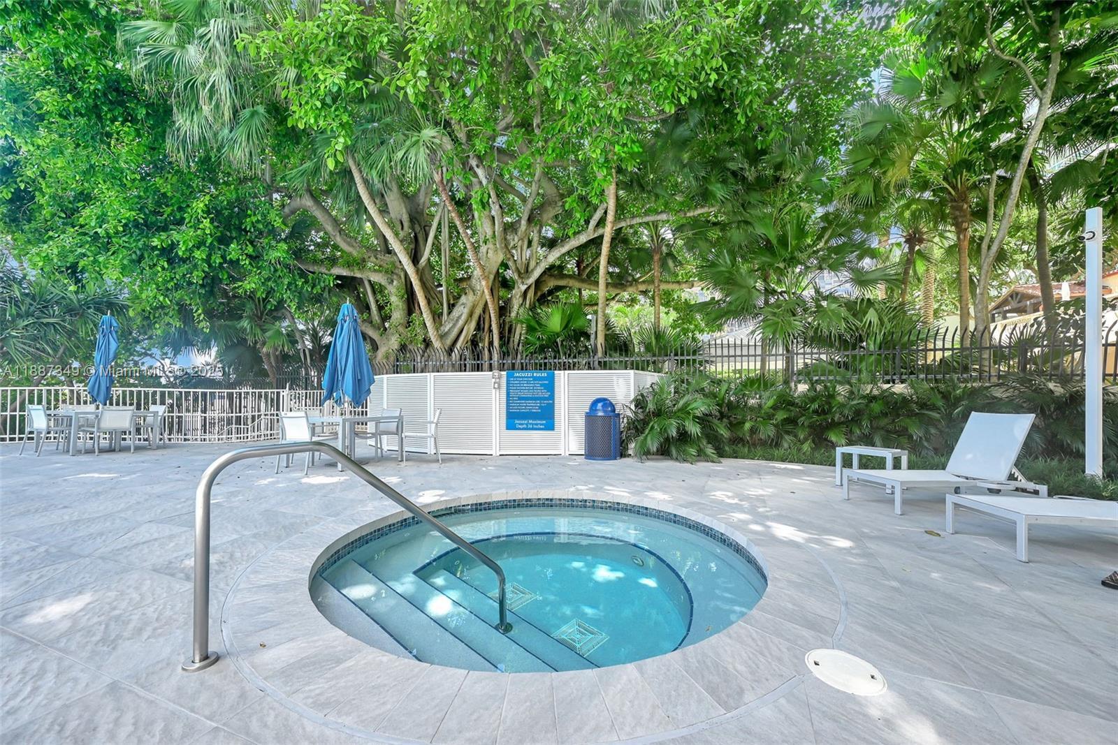 Building Photo - 1627 Brickell Ave