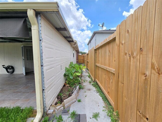 Building Photo - 4011 Lone Dove Ct