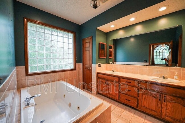 Building Photo - 165 Battleground Rd