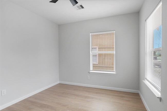 Building Photo - 2811 Winbern St