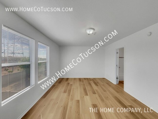 Building Photo - 1542 E Melridge St
