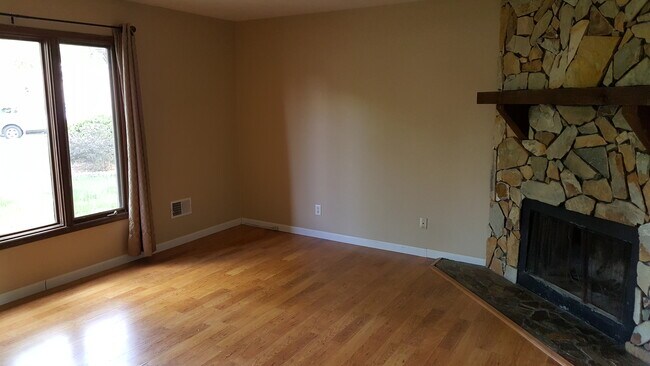 Building Photo - 4159 Pickfair Rd