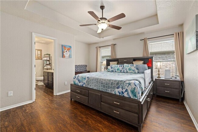 Building Photo - 151 Foxglove St