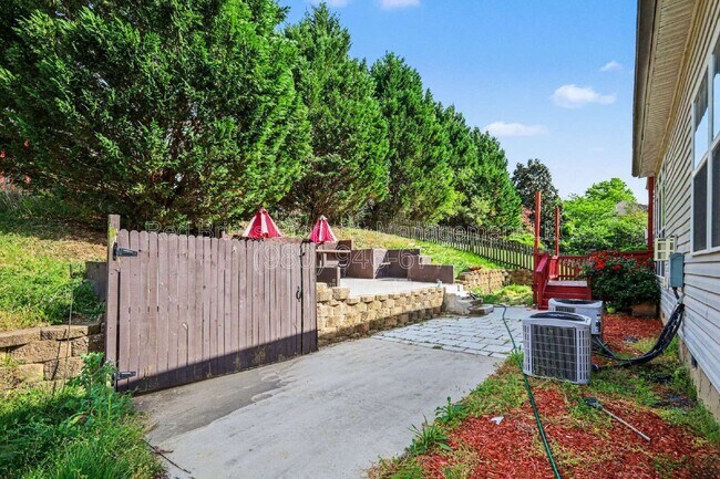 Building Photo - 2119 Baggins Ln