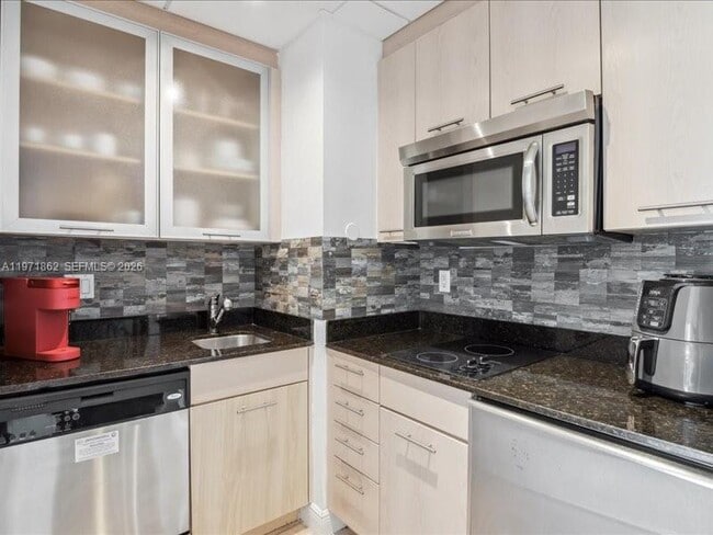 Building Photo - 2670 E Sunrise Blvd