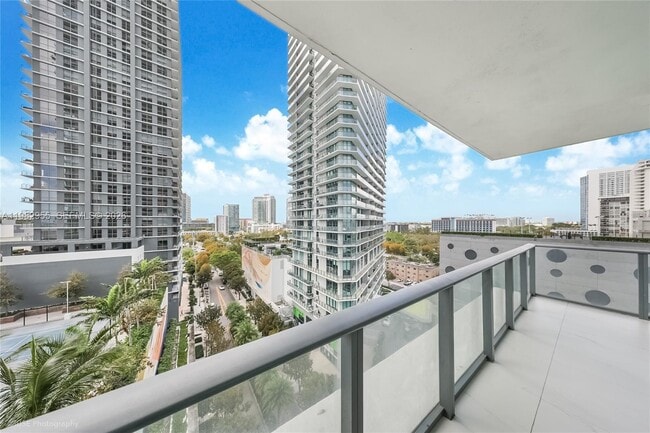 Building Photo - 480 NE 31st St