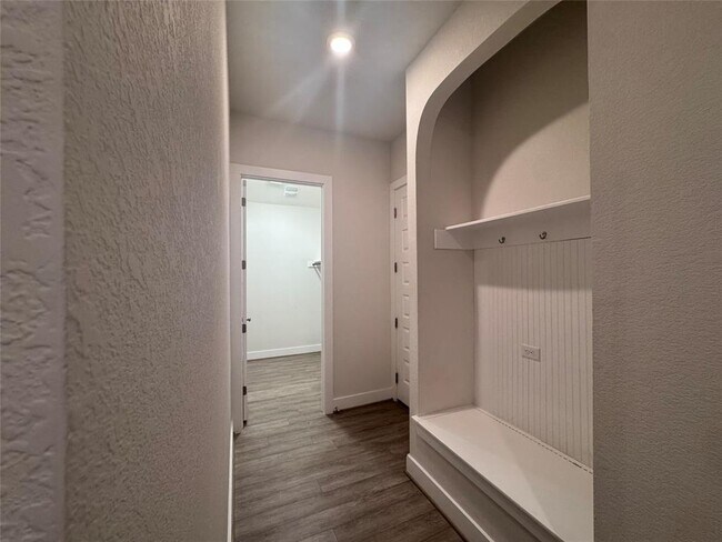 Building Photo - 3804 Sandhill Crane Dr