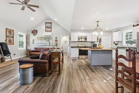 Building Photo - 145 S Lovers Ln