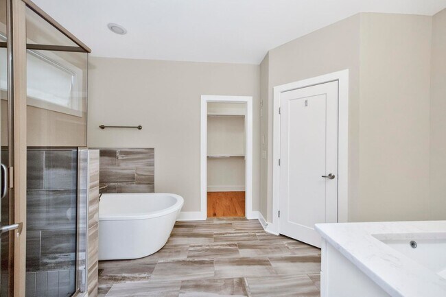 Building Photo - 4704A Kentucky Ave