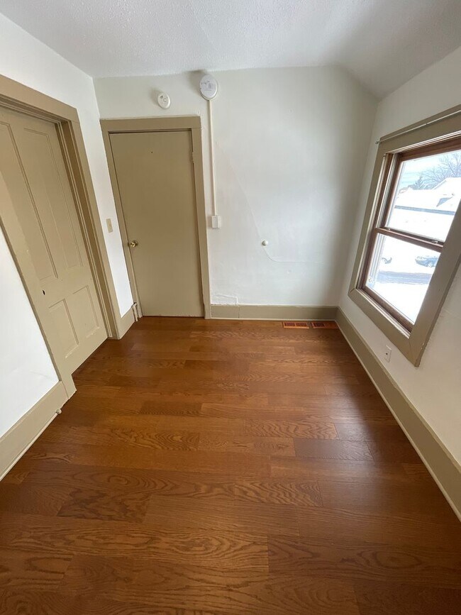 Building Photo - 217 N 25th Ave W