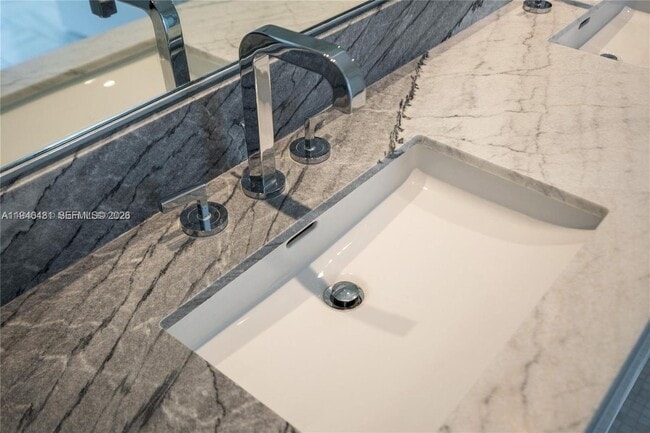 Building Photo - 700 NE 26th Terrace