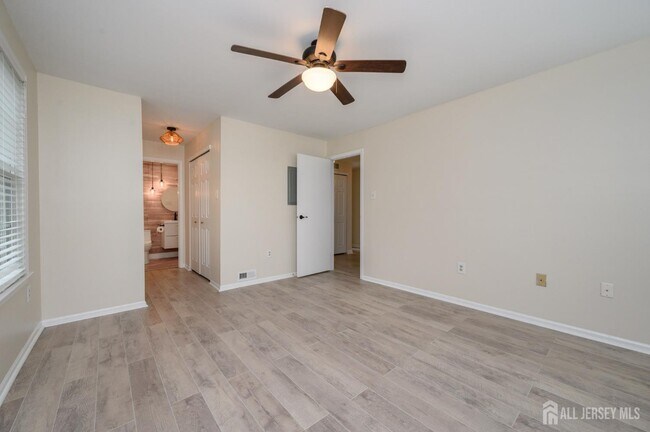 Building Photo - 17 Chelmsford Ct