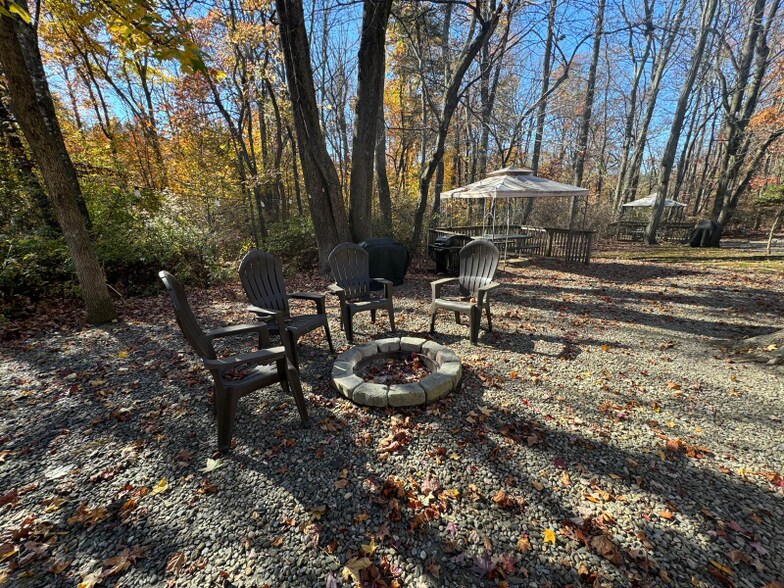 Building Photo - 724 Monmouth Rd