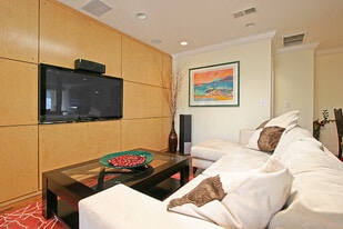 Building Photo - 807 Warren Ave