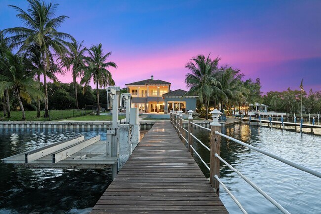 Building Photo - 614 S Lake Dr