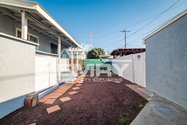 Building Photo - 2.5 bed 2 bath home for rent in Pico Rivera CA ready to move
