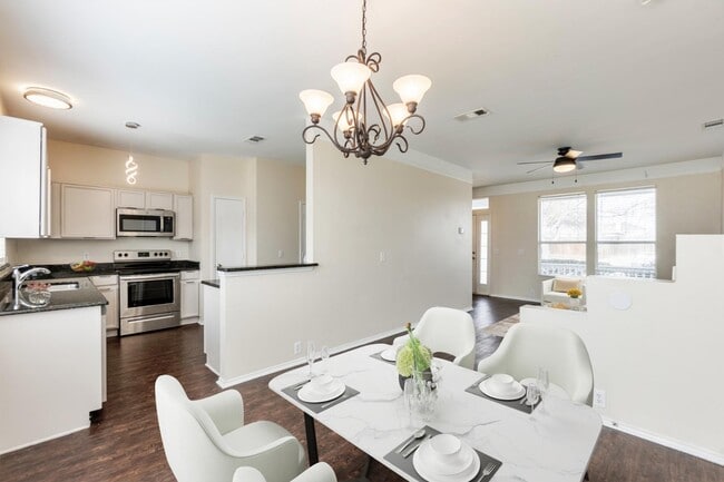 Building Photo - 915 Greene Way