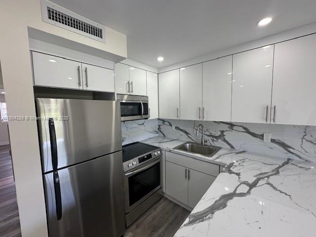 Primary Photo - 7420 SW 82nd St