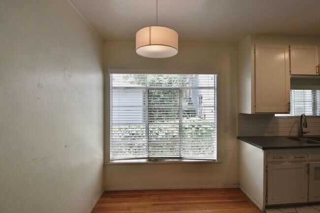 Building Photo - 11444 Riverside Dr