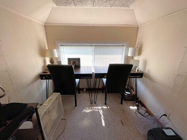Building Photo - 1128 Bowen Ct