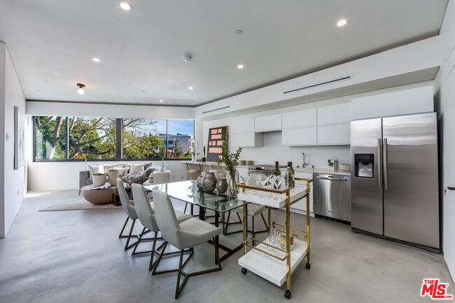 Building Photo - 857 Hilldale Ave