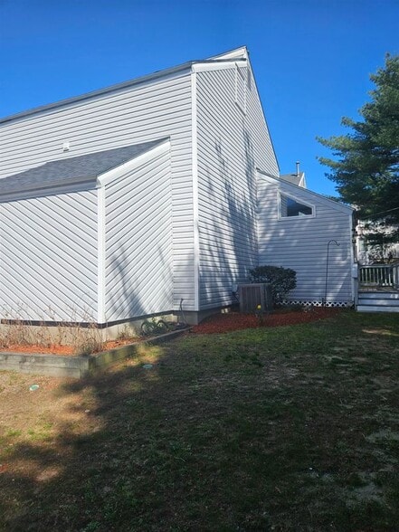 Building Photo - 18 Landsdown Dr