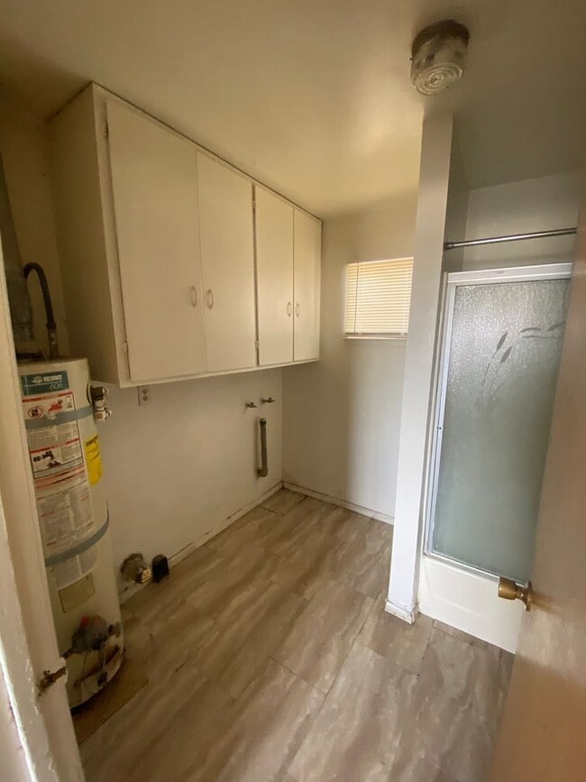 Building Photo - Quiet 2 bedroom 1 bath house in Riverdale