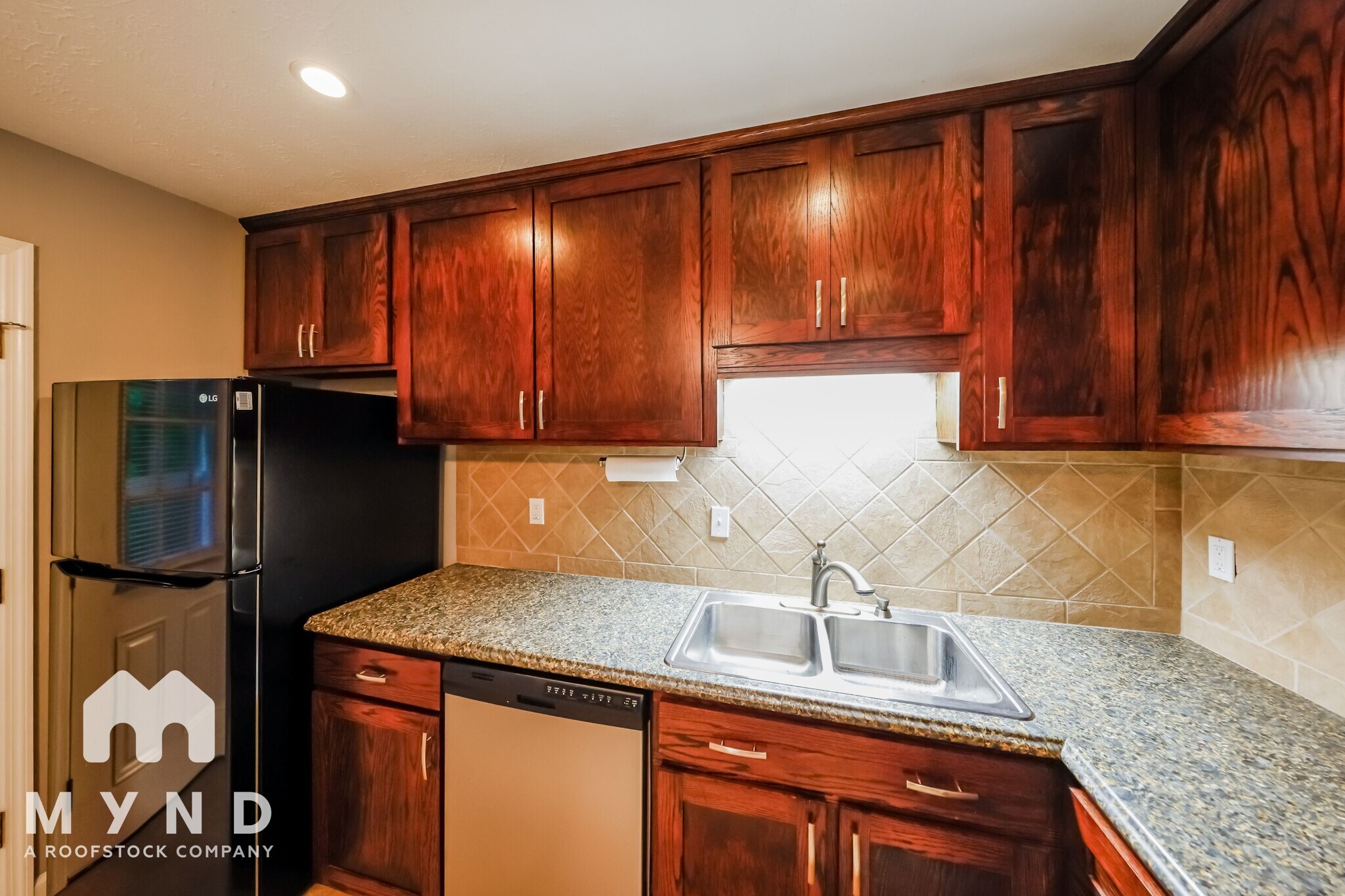 Building Photo - 5827 Dewey Heights Rd