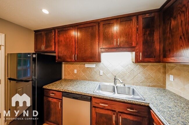 Building Photo - 5827 Dewey Heights Rd