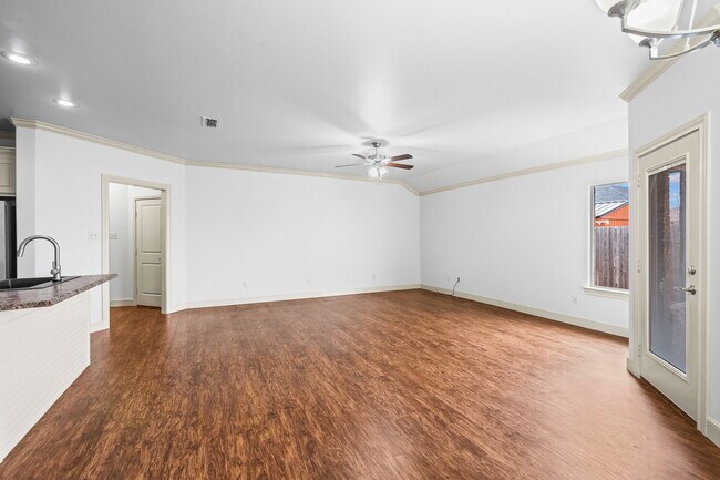 Building Photo - Beautifully Updated 3-Bed, 2-Bath, 2-Car Garage Duplex in Prime Lubbock Location!