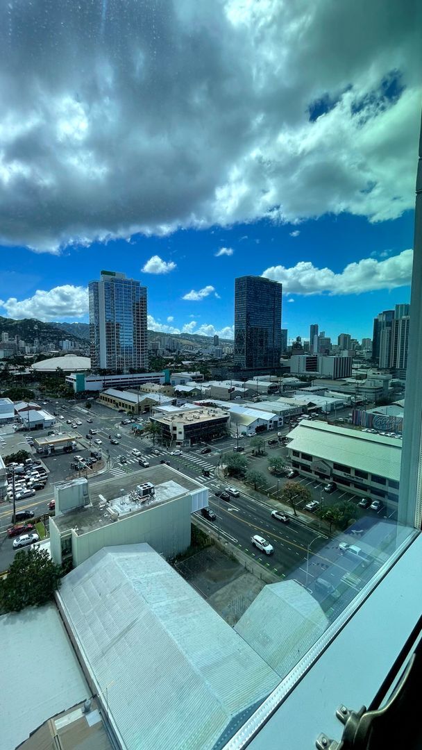 Building Photo - Unbeatable location in Kakaako/Ward Village areas -  2 Bed 2 Bath 1 Parking