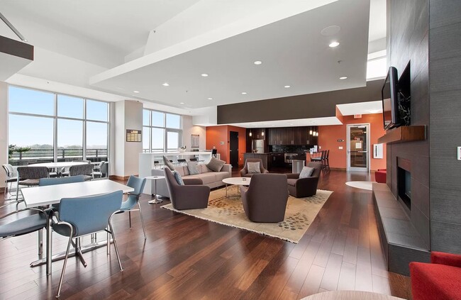 Amenity Area and Sky Decks - 140 W Franklin St