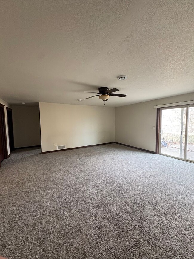 Building Photo - 3266 White Oak Ln