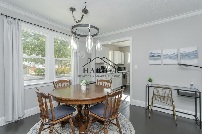 Building Photo - Furnished SE Rochester Home Available Now!