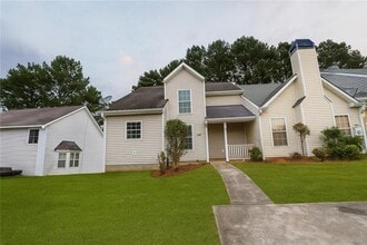Building Photo - 5923 Dogwood Manor
