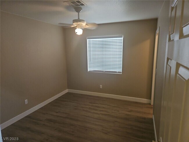 Building Photo - 2529 Vía Di Autostrada