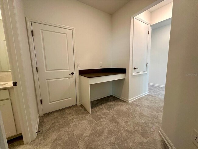 Building Photo - 166 Aces High Ln