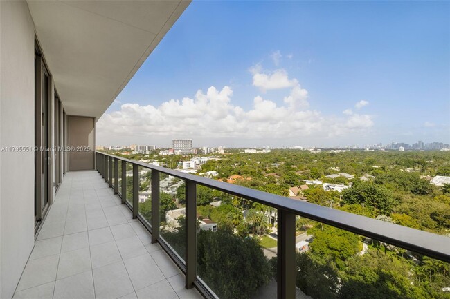 Building Photo - 2678 Tigertail Ave