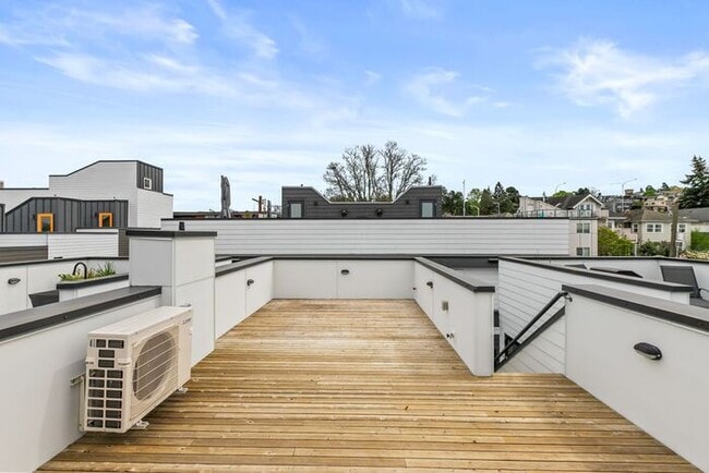 Building Photo - ULTRA-MODERN Townhome w/AC and Views in the Heart of Eastlake!