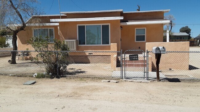 Building Photo - 6568 Oasis Ave