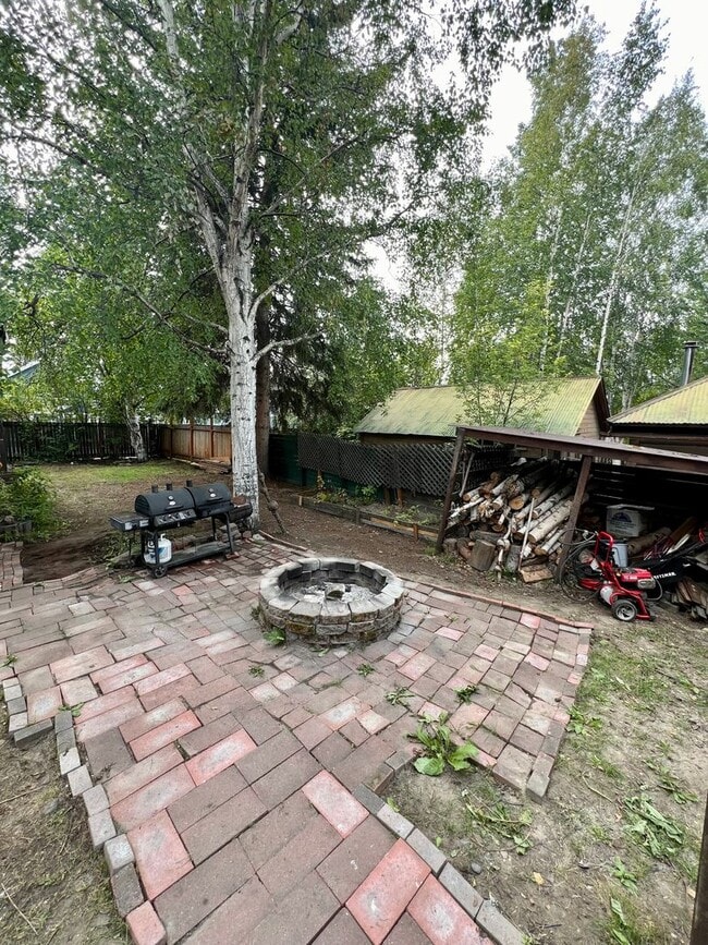 Building Photo - Downtown Home in Fairbanks!!