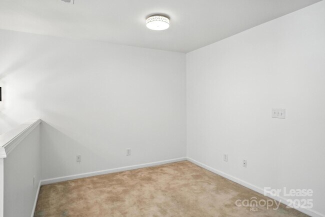 Building Photo - 15554 Stronvar House Ln