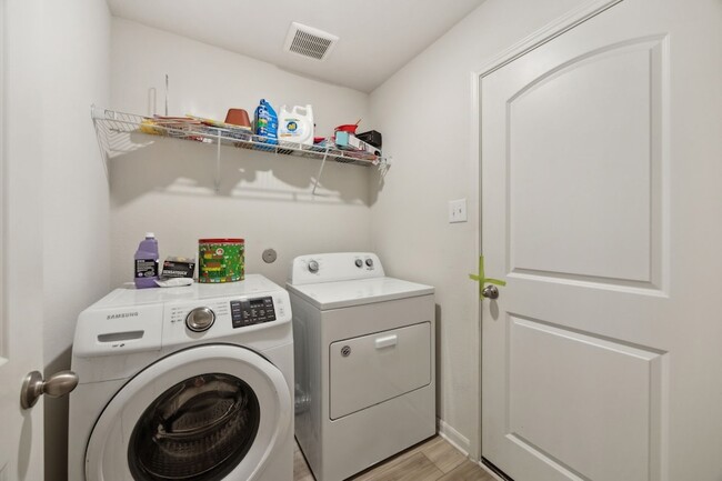 Building Photo - 1417 Sunkiss Dr