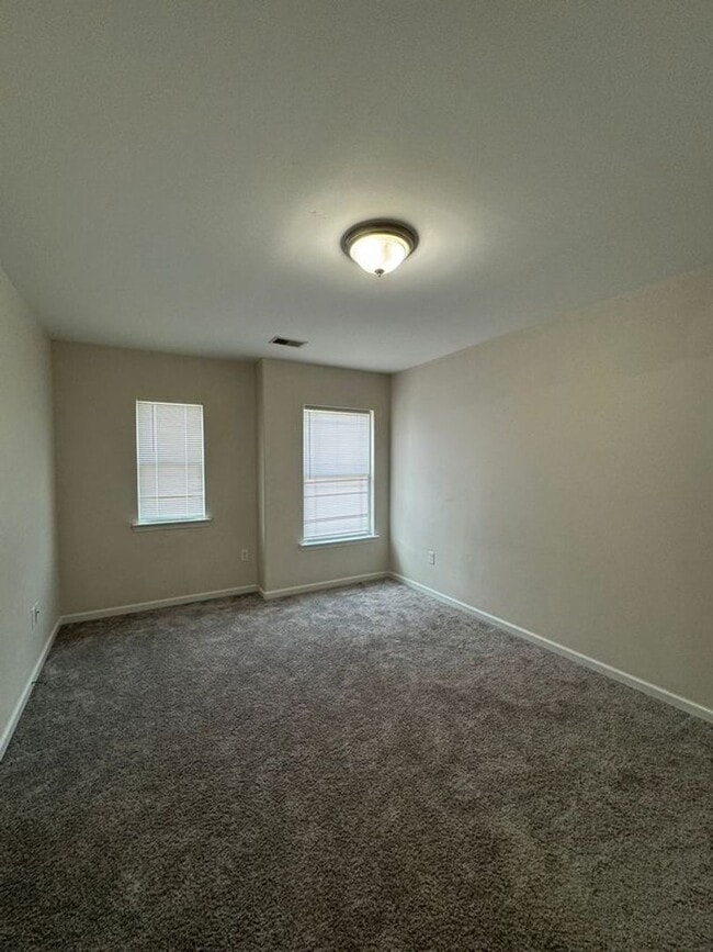 Building Photo - 670 Summer Hill Way