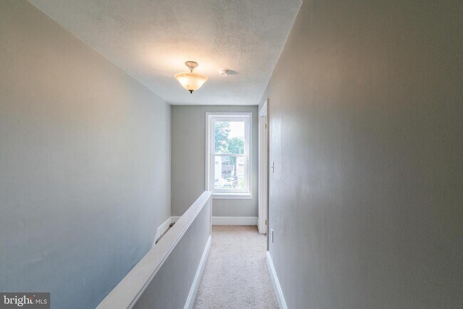 Building Photo - 456 Lyceum Ave