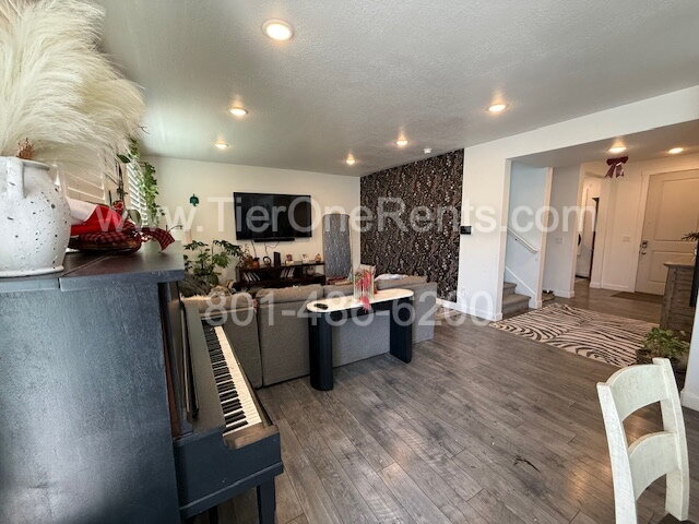 Building Photo - NO DEPOSIT option available for qualified renters!