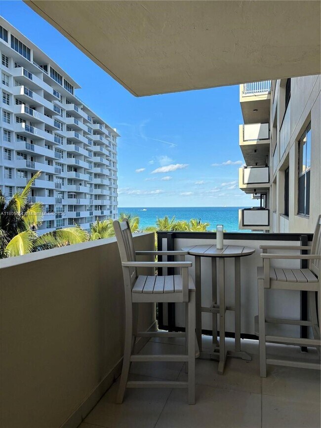 Building Photo - 1621 Collins Ave
