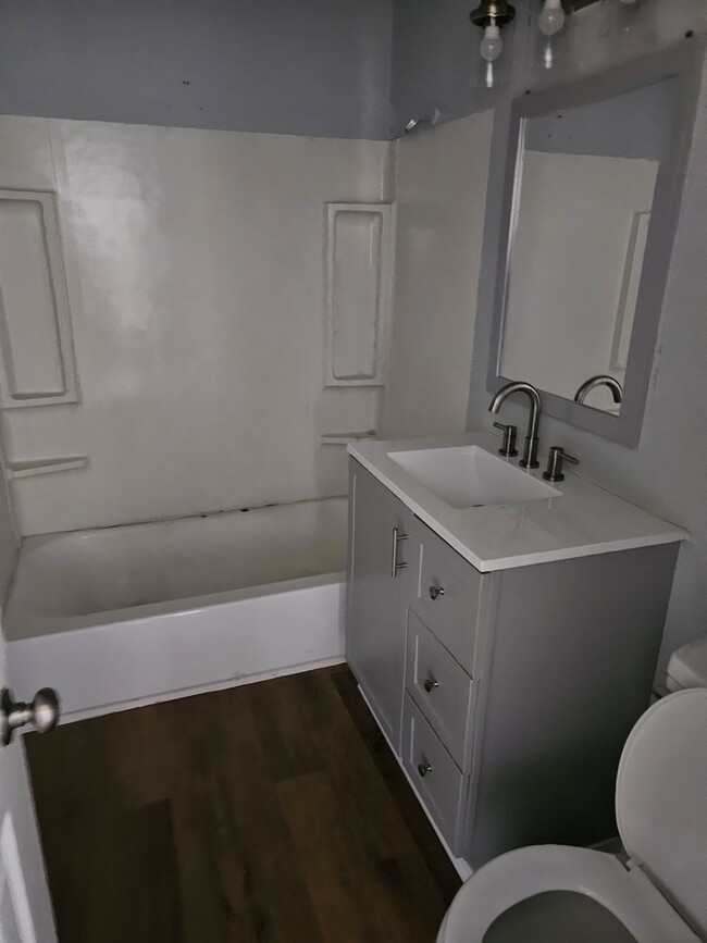Building Photo - 1 Bed 1 Bath For Rent    50% off first mon...